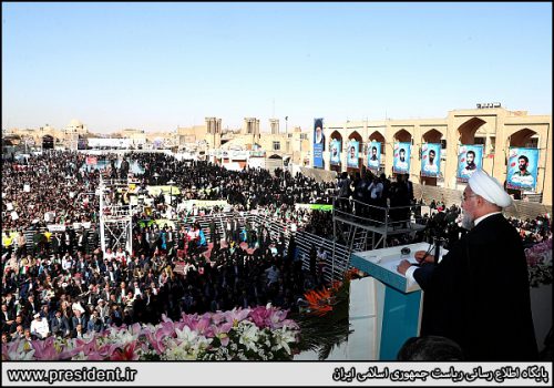 شعارهای مردم در سخنرانی رئیس جمهور در یزد شعارهای مردم در سخنرانی رئیس جمهور در یزد