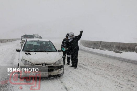 برف به سمنان رسید؛ باد و بوران 4 جاده سمنان را مسدود کرد برف به سمنان رسید؛ باد و بوران ۴ جاده سمنان را مسدود کرد